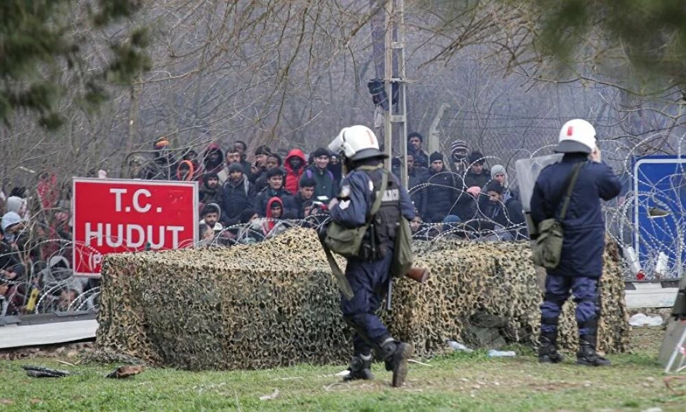 Υπό ''πολιορκία'' ο Έβρος - Φωτιές σε δάση βάζουν οι μετανάστες - Εφοδιασμένοι με ηλεκτρικά μαχαίρια οι Τούρκοι!